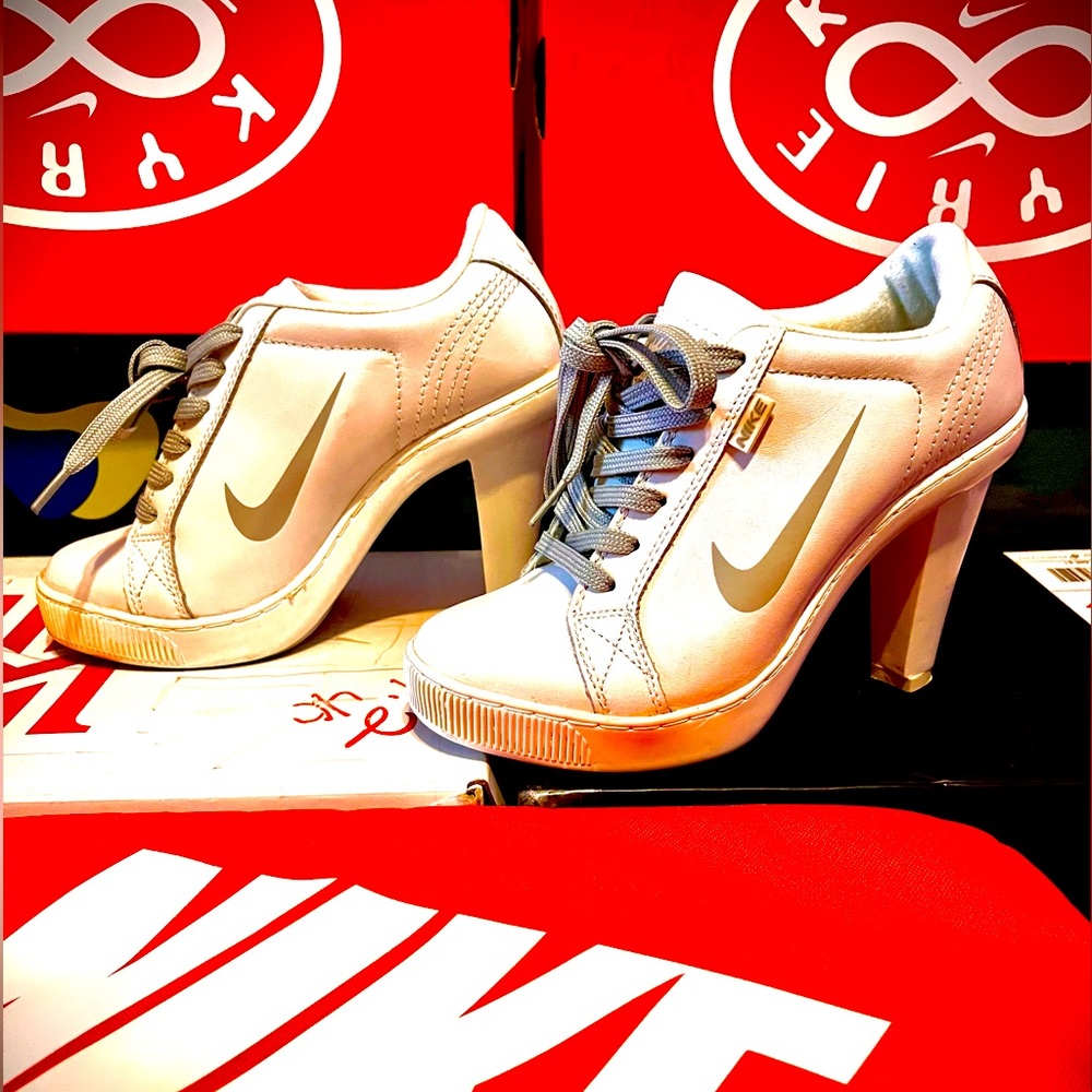 Nike SB Swoosh Low Heels Woman’s Size 7 US